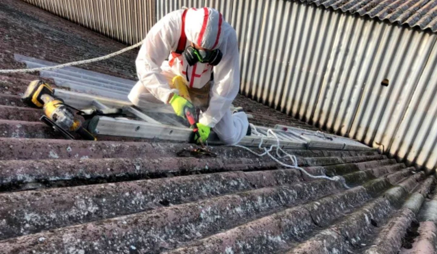 Désamiantage: Méthodes, obligations et devis détaillé